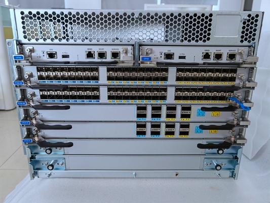 Sekiz Dikey Blade Yuvası Brocade X6-8 Director Gen6 Fiber Kanal 16U Brocade POD Lisansı