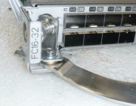 DCX 8510 Omurgası için 32 Bağlantı Noktası 16 Gb Brocade POD Lisansı FC16-32 Kasa FC Bağlantı Noktası Blade