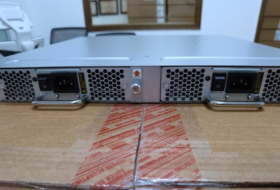 24P 8GB SWL Brocade SAN Anahtarı BR-6510-24-8G-R 24 X 8Gb SFP+ 48 Bağlantı Noktası